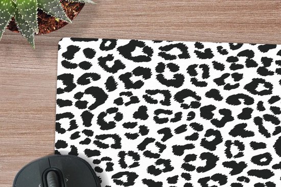 Muismat met zwart-witte panterprint.