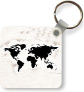 Sleutelhanger - Uitdeelcadeautjes - Wereldkaart - Zwart - Hout - Plastic
