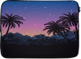 Laptophoes 13 inch - Palmboom - Berg - Nacht - Laptop sleeve - Binnenmaat 32x22,5 cm - Zwarte achterkant