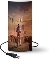 Lamp - Nachtlampje - Tafellamp slaapkamer - Een astronaut op Mars - 54 cm hoog - Ø24.8 cm - Inclusief LED lamp