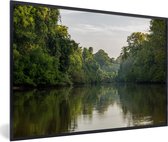 Fotolijst incl. Poster - Grote rivier tussen de bomen van het Nationaal park Corcovado in Costa Rica - 60x40 cm - Posterlijst
