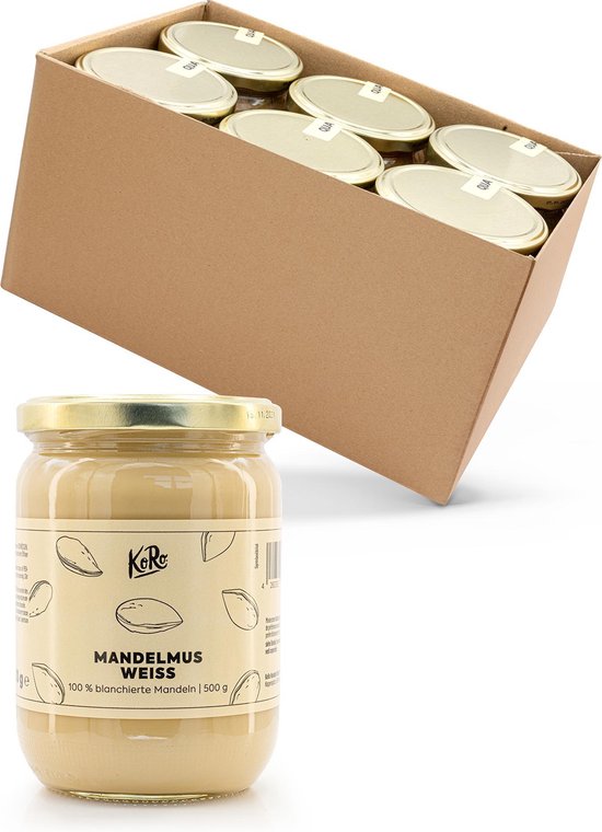 Un pot de pâte d'amande blanche KoRo de 500g, avec une boîte en carton contenant 6 pots en arrière-plan.
