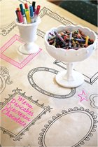 Kadotip Tafellaken met wereldkaart om in te kleuren | Eat Sleep Doodle | 5060255291436 | Reisboekwinkel De Zwerver