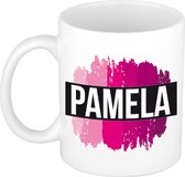 Pamela  naam cadeau mok / beker met roze verfstrepen - Cadeau collega/ moederdag/ verjaardag of als persoonlijke mok werknemers