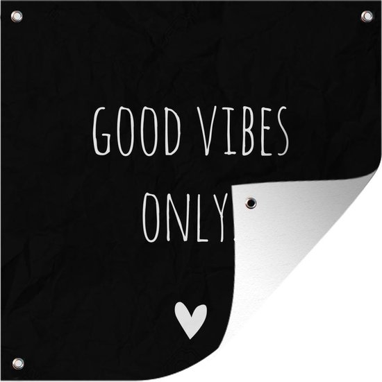 Tuinposters Engelse quote "Good vibes only!" met een hartje tegen een zwarte achtergrond - 50x50 cm - Tuindoek - Buitenposter