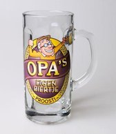 Bierpul - Opa's eigen biertje - Gevuld met gele snoepmix - En een schuimkraag van witte snoepmix - In cadeauverpalling met gekleurd lint