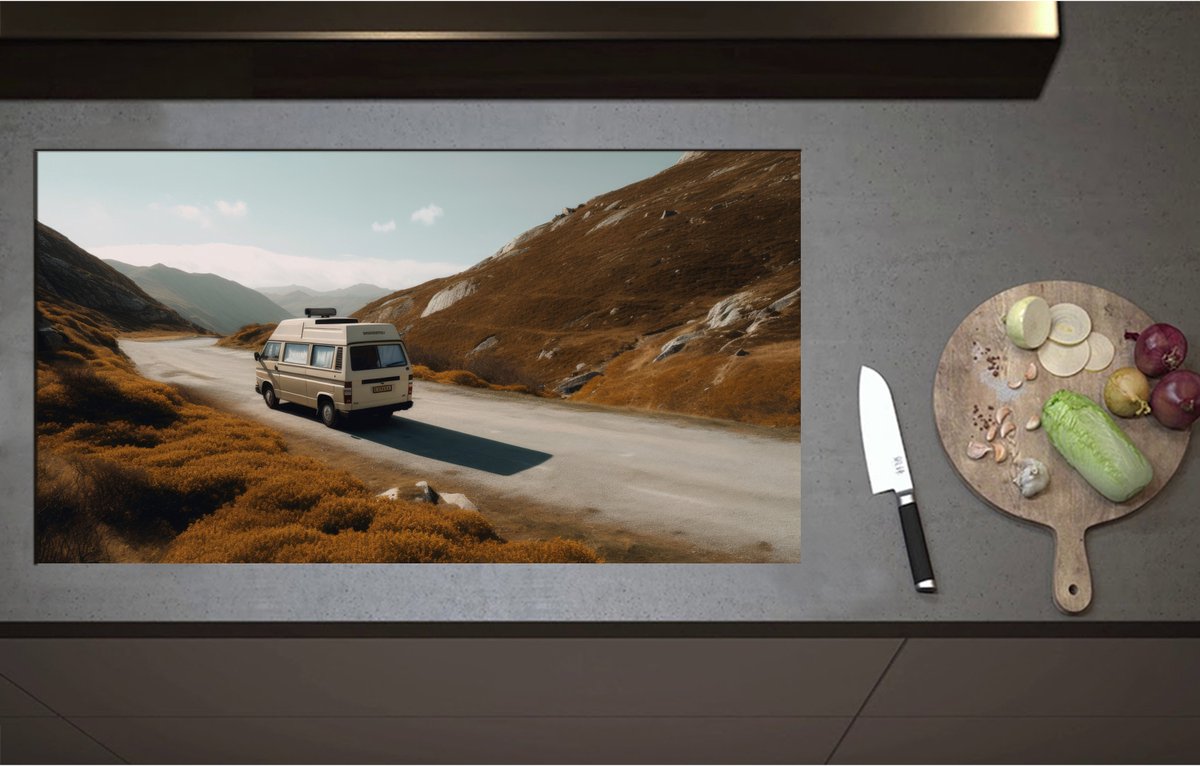 Inductieplaat Beschermer - Camper in Berglandschap - 95x52 cm - 2 mm Dik - Inductie Beschermer - Bescherming Inductiekookplaat - Kookplaat Beschermer van Zwart Vinyl