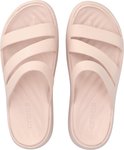 Bovenkant van roze Crocs sandalen met drie bandjes en Crocs logo.