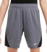 Nike strike24 dri-fit short in de kleur grijs.