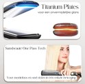 Fer à lisser Sansbeauté avec plaques en titane pour la brillance. Technologie One Pass pour un coiffage sans effort en un seul mouvement.