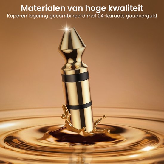 Gouden audio jack adapter met een 6.35mm mannelijke connector die in een oliebad spettert.