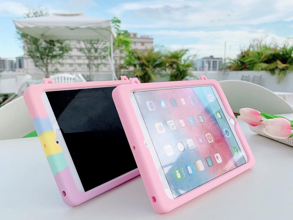 CaseBoutique Kinder Tablet Hoes hoesje geschikt voor iPad Air 2 - Roze - Silicone
