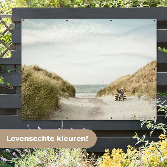 Tuinposter 160x120 cm - Tuindecoratie Strand - Fiets - Wolken - Poster voor in de tuin - Buiten decoratie - Schutting tuinschilderij - Tuindoek muurdecoratie - Wanddecoratie balkondoek