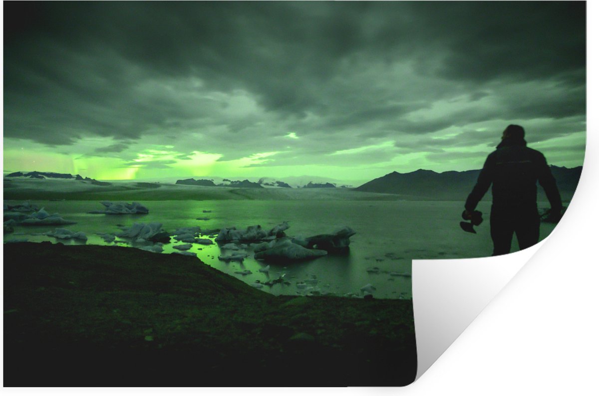 Muurstickers - Sticker Folie - Noorderlicht - Natuur - Man - IJsland - 120x80 cm - Plakfol