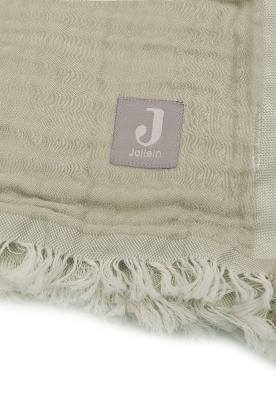 Label 'Jollein' op een groene mousseline deken met rafels.