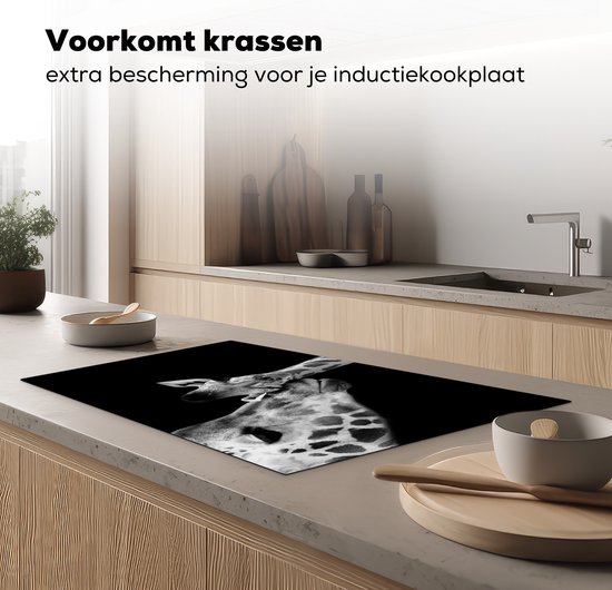 KitchenYeah® Inductie beschermer 85x52 cm - Dieren - Zwart - Wit - Giraffe - Portret - Kookplaataccessoires - Afdekplaat voor kookplaat - Inductiebeschermer - Inductiemat - Inductieplaat mat