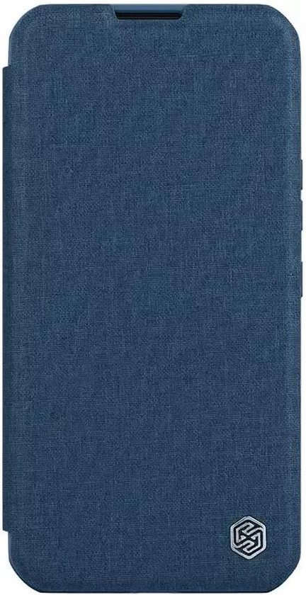 Nillkin Qin Pro Étui en tissu pour Apple iPhone 15 Pro – Book Case avec curseur d'appareil photo – Espace pour deux cartes Blauw