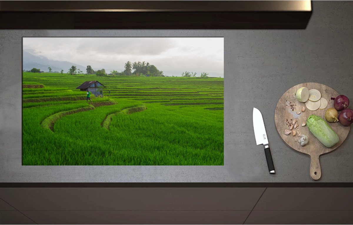 Inductieplaat Beschermer - Boer Werkend op de Rijstvelden in Indonesië - 85x55 cm - 2 mm Dik - Inductie Beschermer - Bescherming Inductiekookplaat - Kookplaat Beschermer van Zwart Vinyl