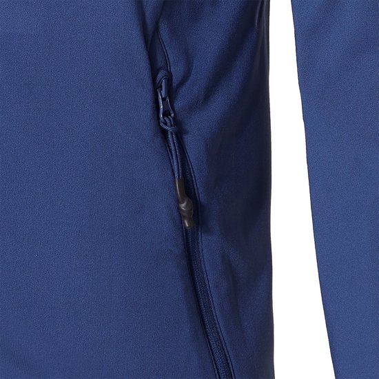 Detail van de zijnaad en rits van een donkerblauwe hoodie.