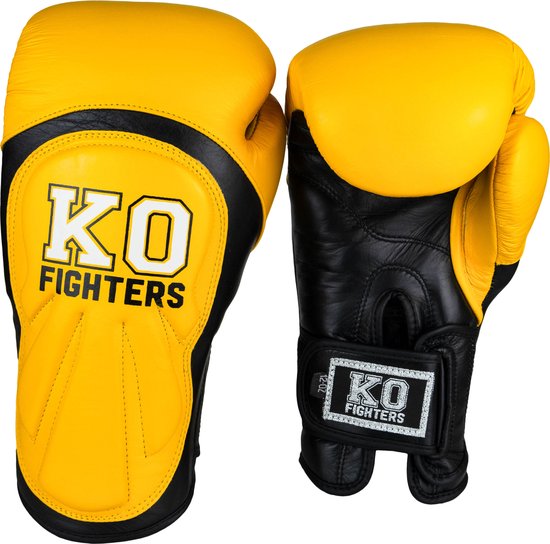 Gele en zwarte bokshandschoenen met "KO FIGHTERS" opdruk.