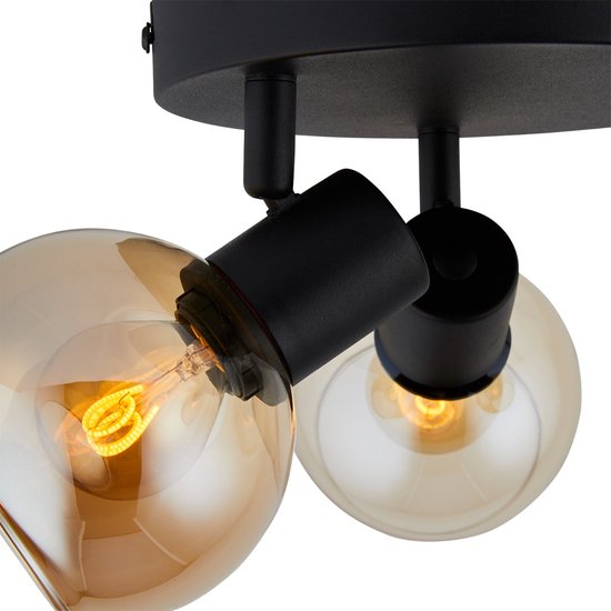Zwarte plafondlamp met twee amberkleurige glazen lampenkappen. De lampenkappen hebben een opengewerkte rand en fittingen.