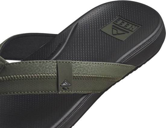 Reef slipper met olijfgroene band, zwarte zool met Reef logo.
