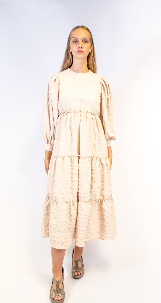 Driekwart jurk met gepofte mouwen beige L De perfecte balans: Combineer comfort en stijl met een beige driekwart jurk en verfijnde gepofte mouwen