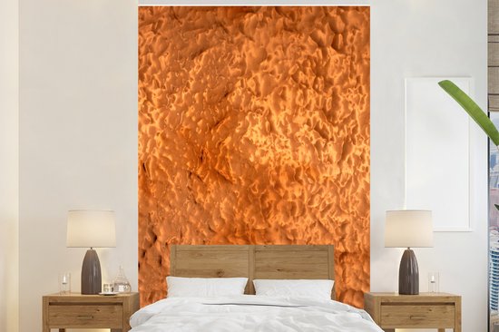 Behang - Fotobehang Gehamerd koperen structuur - Breedte 200 cm x hoogte 300 cm
