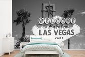 Behang - Fotobehang Zwart wit welkomstbord van Las Vegas - Breedte 600 cm x hoogte 400 cm