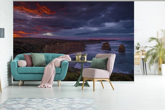 Papier peint vinyle - Les douze apôtres au coucher du soleil rouge en Australie largeur 420 cm x hauteur 280 cm - Tirage photo sur papier peint (disponible en 7 tailles)