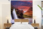 Behang - Fotobehang Waterval - Berg - Wolken - Roze - Landschap - Breedte 165 cm x hoogte 220 cm