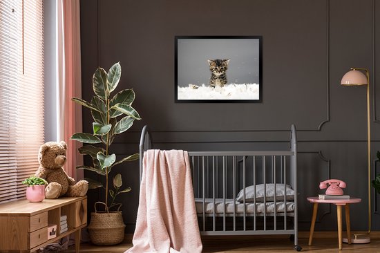 Photo encadrée - Chaton entre les plumes cadre photo noir sans passe partout 80x60 cm - Affiche encadrée (Décoration murale salon / chambre)