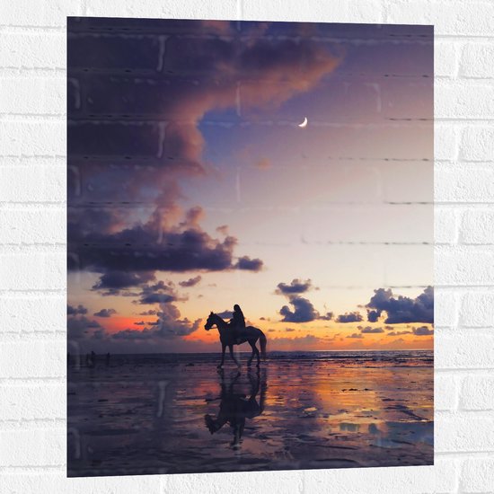 Muursticker - Silhouet van Vrouw met Paard tijdens Strandwandeling - 60x80 cm Foto op Muursticker