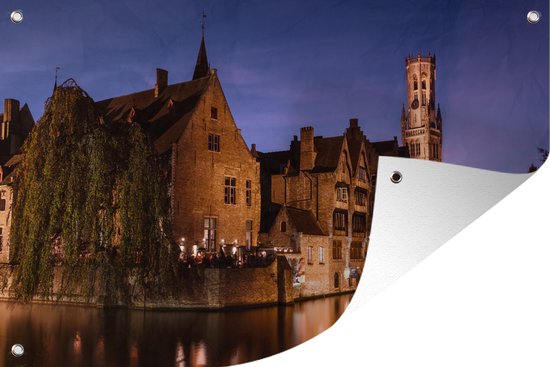 Tuinposter 60x40 cm - Tuindecoratie De Rozenhoedkaai en de Belfort van Brugge in de avond - Poster voor in de tuin - Buiten decoratie - Schutting tuinschilderij - Tuindoek muurdecoratie - Wanddecoratie balkondoek
