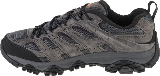Grijze Merrell wandelschoen met veters, mesh en suède, zijaanzicht.