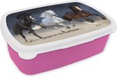 Broodtrommel Roze - Lunchbox Paarden - Dieren - Zand - Brooddoos 18x12x6 cm - Brood lunch box - Broodtrommels voor kinderen en volwassenen