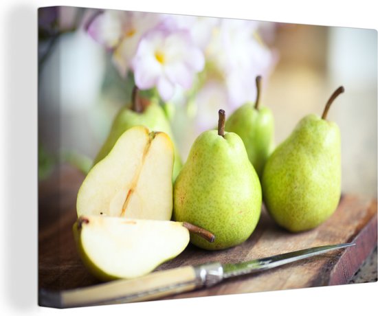 Canvas Schilderij Green Pears on Wooden Board - 90x60 cm - Wanddecoratie