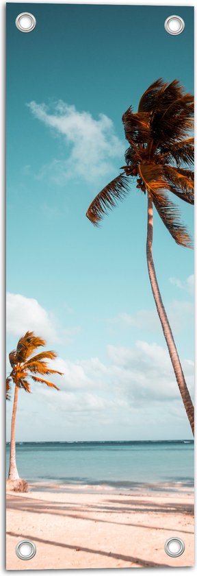 WallClassics - Tuinposter – Grote en Kleine Palmboom aan het Water - 20x60 cm Foto op Tuinposter  (wanddecoratie voor buiten en binnen)
