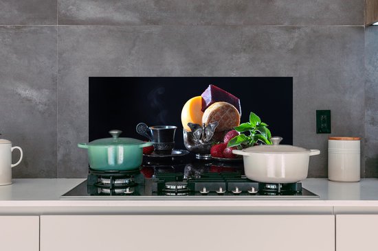 KitchenYeah© Spatscherm Keuken 80x55 cm Kookplaat Achterwand Beschermer Muur Spatwand Fornuis Aluminium Hittebestendig - Bloemen - Stilleven - Klaproos - Wit - Botanisch