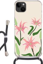 Geschikt voorApple Iphone 14 Plus - Crossbody Case - Bloem - Roze - Bladeren - Siliconen - Crossbody - Backcover met Koord - Telefoonhoesje met koord - Hoesje met touw