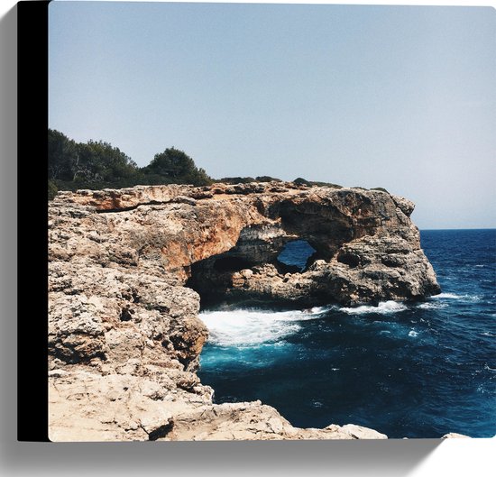 WallClassics - Canvas  - Uitzicht op Donkerblauwe Zee vanaf Rots - 30x30 cm Foto op Canvas Schilderij (Wanddecoratie op Canvas)