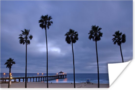 Zeezicht van Manhattan Beach in Los Angeles met een dreigende lucht Poster 60x40 cm - Foto print op Poster (wanddecoratie woonkamer / slaapkamer) / Noord-Amerika Poster