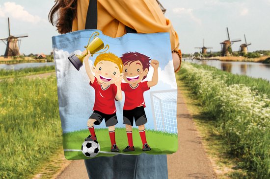 Sac bandoulière MuchoWow® - Sac de plage - Grand cabas - Sac shopping - Illustration de deux footballeurs gagnants - Garçons - Filles - Enfant - 40x40 cm - Sac en coton