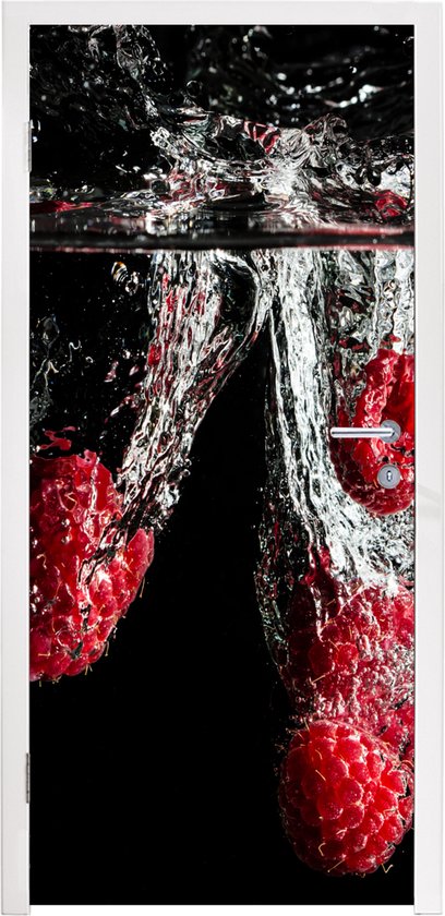 Deursticker Frambozen - Fruit - Stilleven - Water - Zwart - Rood - 95x215 cm - Deurposter