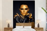 Behang - Fotobehang Make up - Tas - Goud - Luxe - Vrouw - Breedte 195 cm x hoogte 300 cm