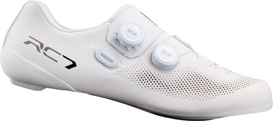 Zij-aanzicht van witte Shimano RC7 racefietsschoenen met BOA-sluiting en perforaties.