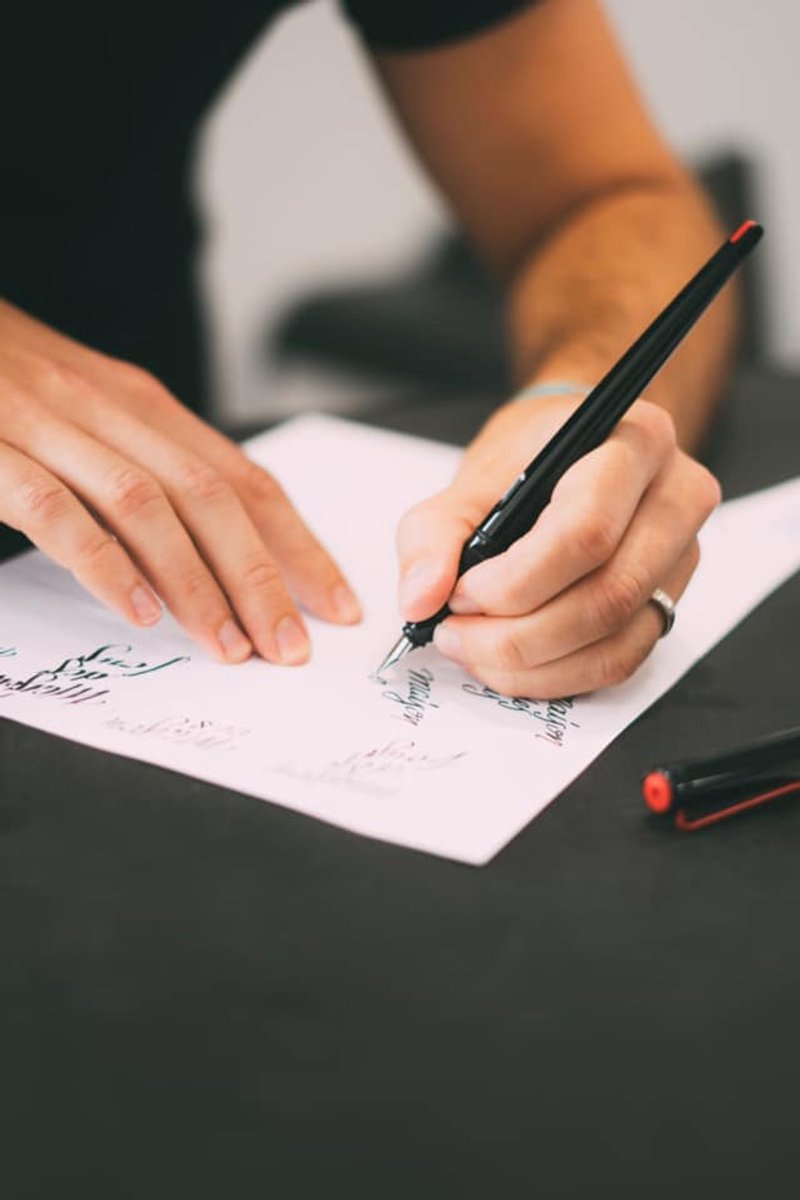 LAMY Joy Black Kalligrafie Vulpen Set – Mooischrijfpennen met 3 verschillende nibs (1,1/1,5/1,9 mm) – Vulpen met bandzugpenpunt en ergonomisch handvat – inclusief 5 Tintenpatronen T 10 blauw — afbeelding 4