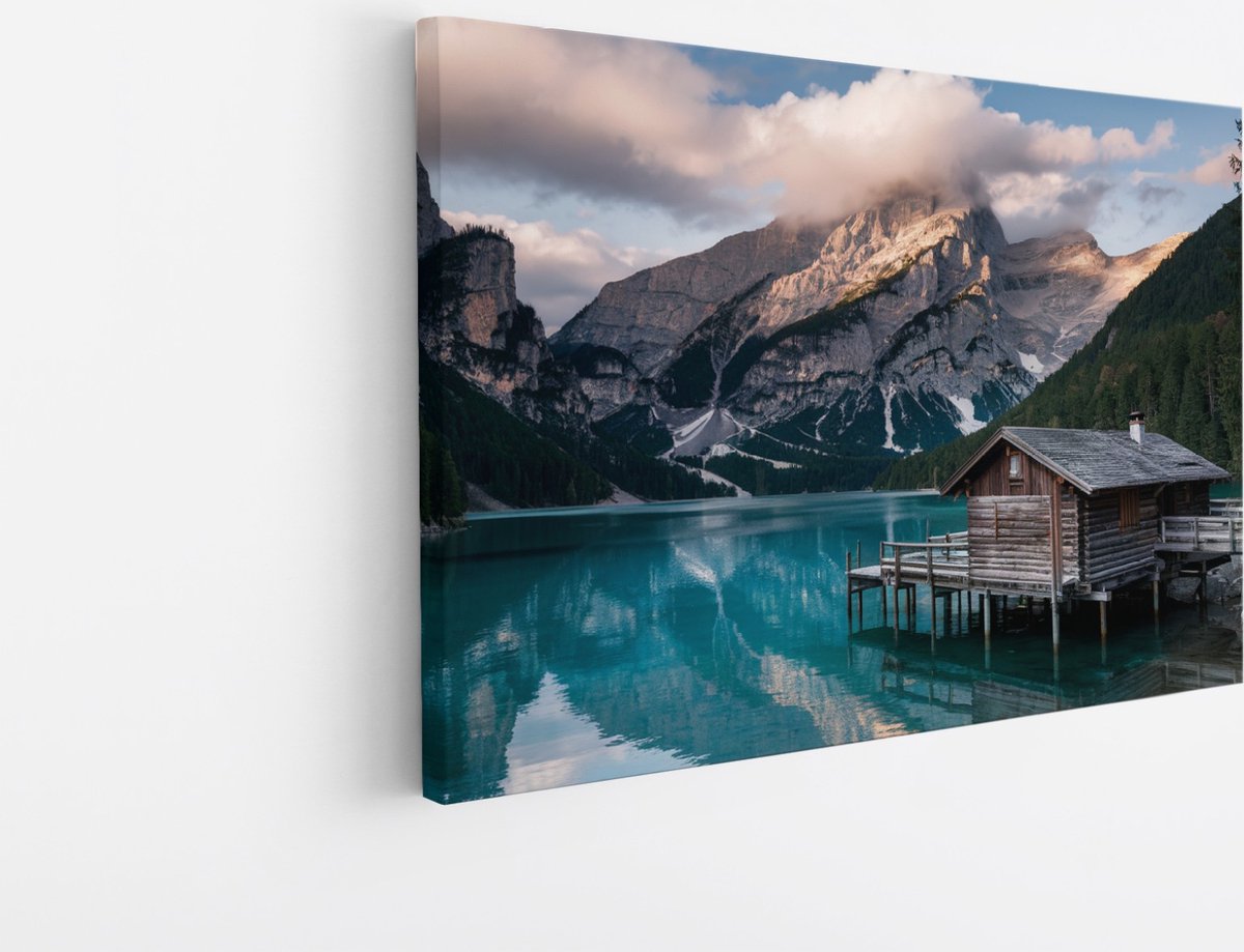 Saammp Canvas Schilderij - Landschap - Huis tussen de bergen - Natuur - 40x30 - Foto op canvas - Wanddecoratie - Muurdecoratie Woonkamer - Slaapkamer decoratie - Canvas Print Multicolor