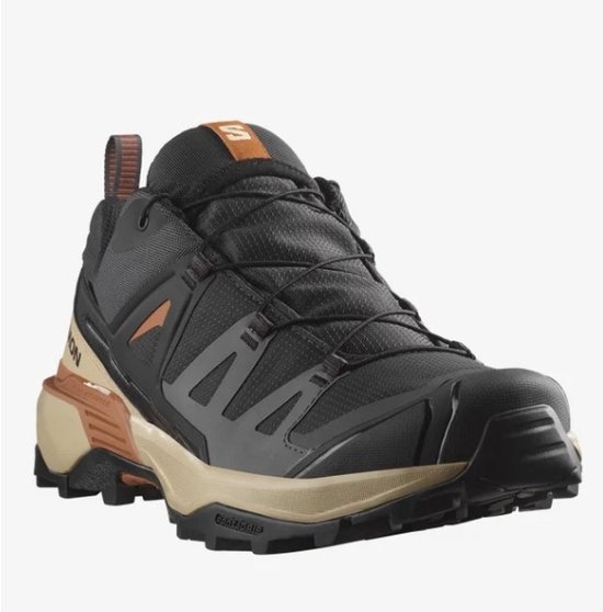 Driekwart aanzicht van zwarte Salomon X Ultra 360 wandelschoen met beige tussenzool en veters.