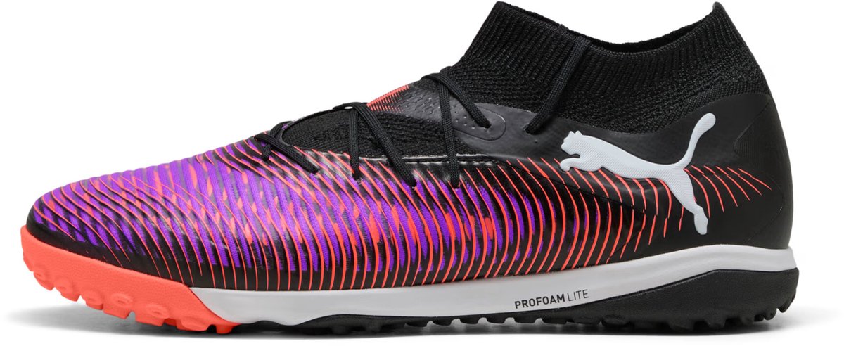 Puma Future 8 Pro Cage Mid voetbalschoenen in zwart met paarse en oranje details, EU 42 1/2, flexibel LYCRA® bovenwerk.